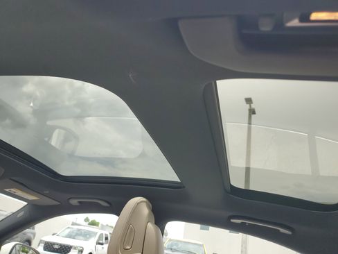 Used 2025 Mercedes-Benz C 300 Sedan image 10