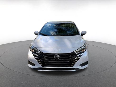 Used 2025 Nissan Versa SV image 2