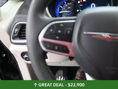 Used 2023 Chrysler Pacifica Touring-L FWD image 45
