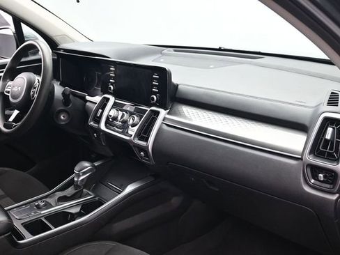 Used 2023 Kia Sorento LX image 29
