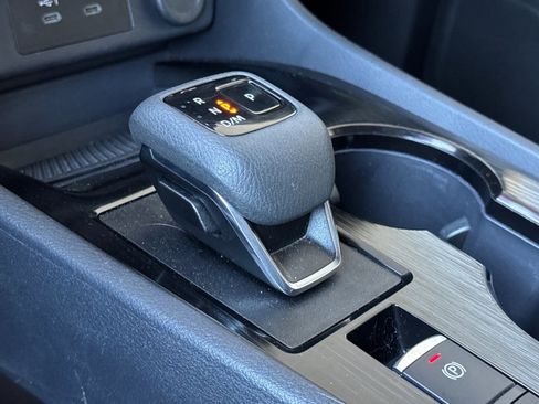 Used 2025 Nissan Rogue SV FWD image 16