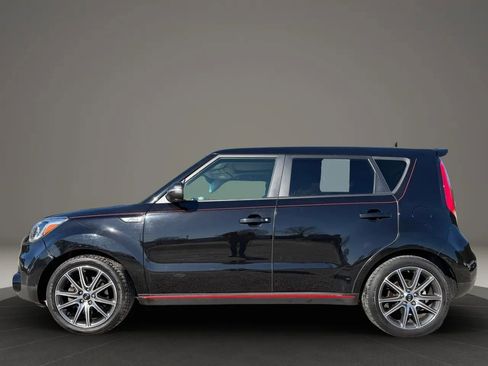 Used 2017 Kia Soul ! w/ Tech Package FWD image 2