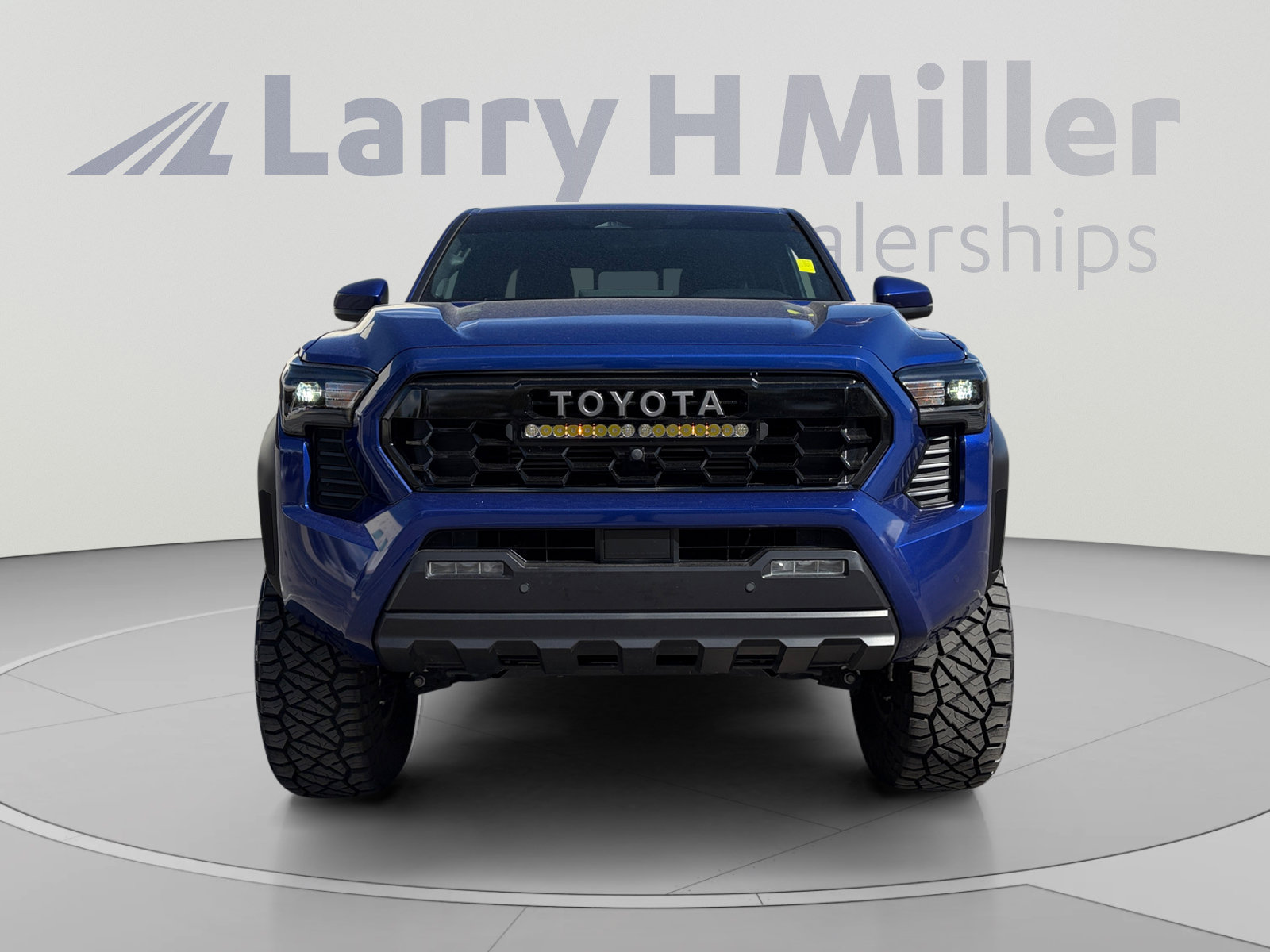 Used 2024 Toyota Tacoma TRD Off-Road w/ TRD Off Road Upgrade Package AWD/4WD image 8