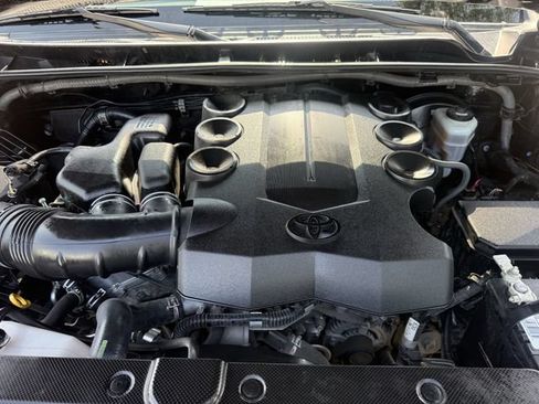 Used 2018 Toyota 4Runner SR5 RWD image 32