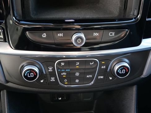Used 2018 Chevrolet Traverse LT AWD/4WD image 24