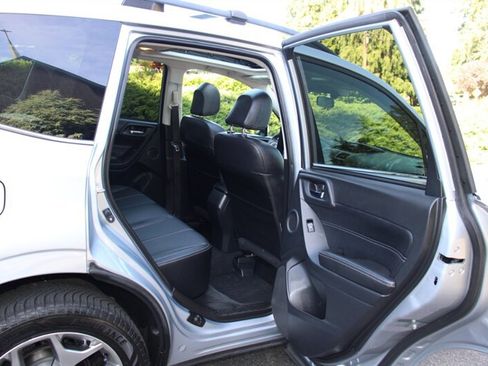 Used 2017 Subaru Forester 2.5i Touring AWD/4WD image 6