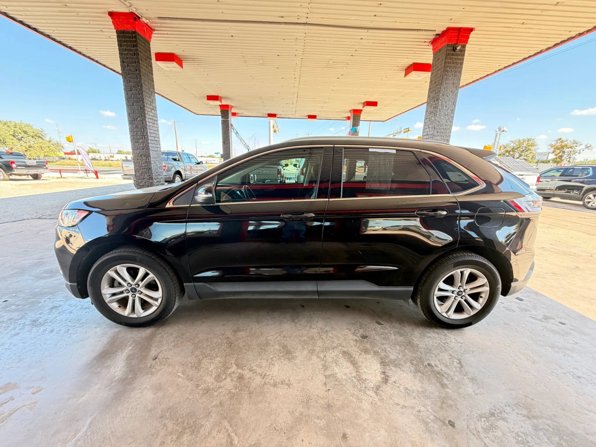Used 2020 Ford Edge SEL w/ Convenience Package FWD image 2