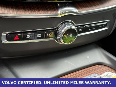 Certified 2023 Volvo XC60 B5 Ultimate w/ Climate Package image 21