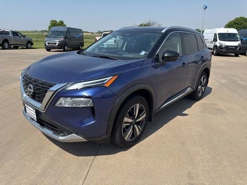 Used 2022 Nissan Rogue Platinum w/ Head-Up Display Package FWD image 2