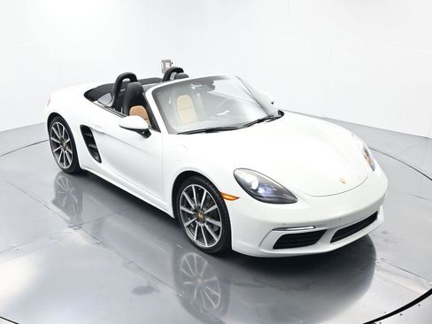Used 2018 Porsche 718 Boxster image 45