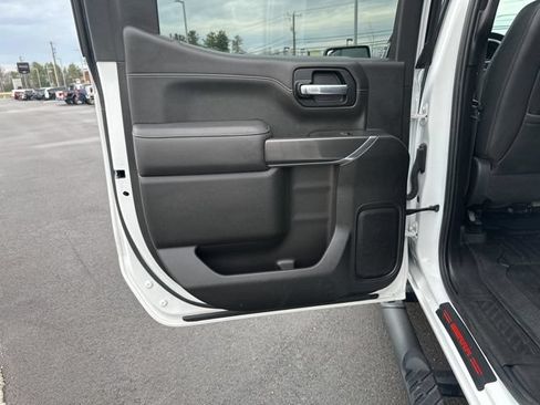 Used 2021 GMC Sierra 1500 AT4 w/ AT4 Preferred Package AWD/4WD image 17