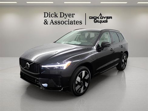 New 2025 Volvo XC60 T8 Plus w/ Protection Package Premier image 4