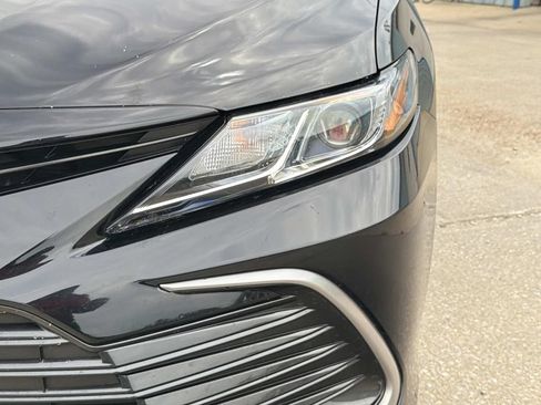 Used 2021 Toyota Camry LE FWD image 11