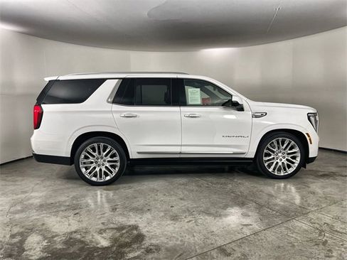 Used 2025 GMC Yukon Denali w/ Denali Reserve Package image 9