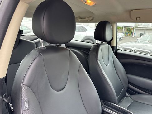 Used 2011 MINI Cooper Hardtop image 10
