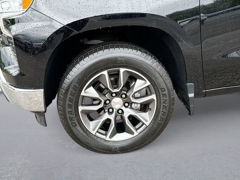 Used 2023 Chevrolet Silverado 1500 LT AWD/4WD image 18