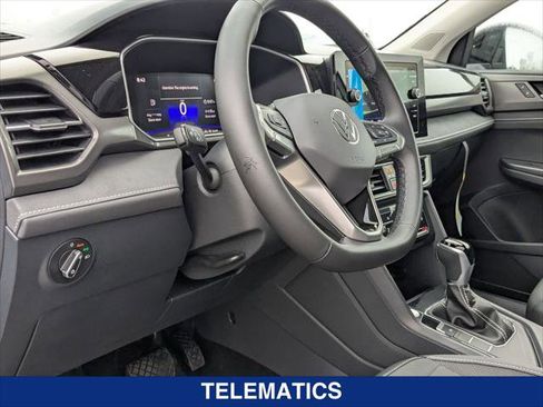 New 2025 Volkswagen Taos SE FWD image 11