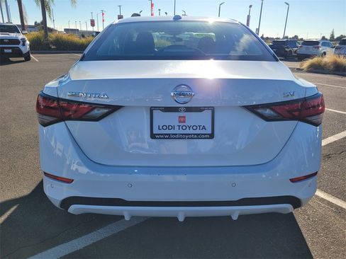 Used 2022 Nissan Sentra SV image 5