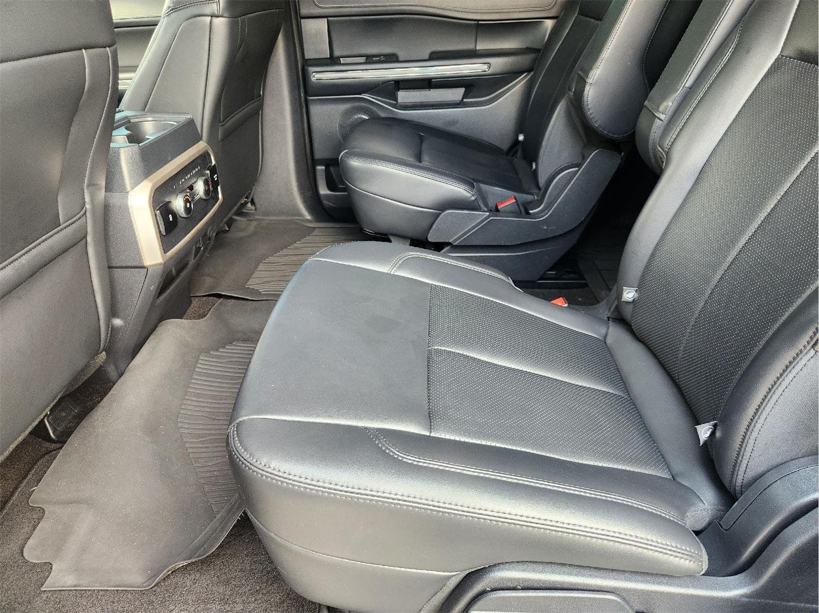 Used 2023 Ford Expedition XLT RWD image 31