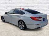 Used 2018 Honda Accord Touring image 2
