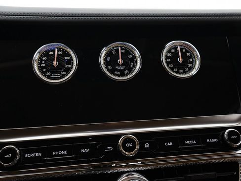 Used 2025 Bentley Flying Spur Plug-In Hybrid image 41