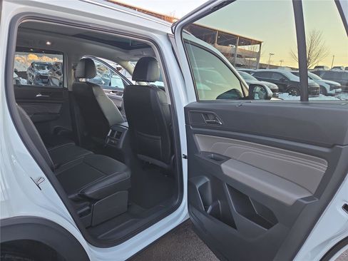 Certified 2023 Volkswagen Atlas SEL image 31