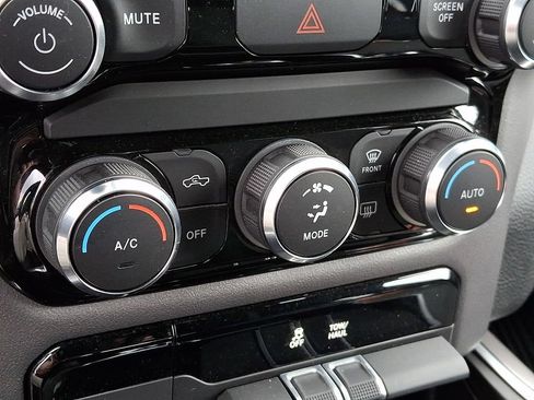 Used 2022 RAM 1500 Big Horn AWD/4WD image 16