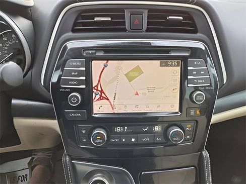 Used 2021 Nissan Maxima Platinum image 17