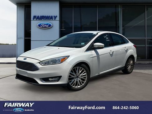 Used 2015 Ford Focus Titanium w/ Titanium Technology Package FWD image 1