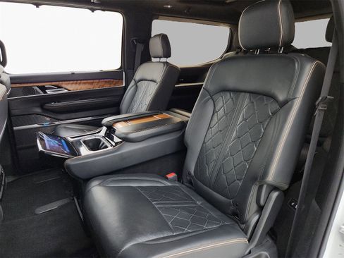 Used 2022 Jeep Grand Wagoneer Series III image 10