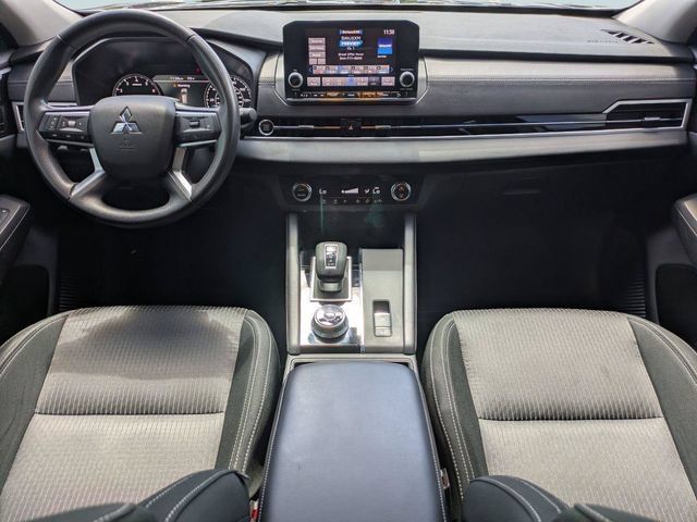 Used 2024 Mitsubishi Outlander ES FWD image 15
