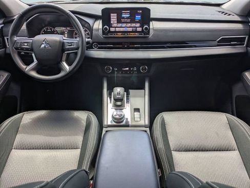 Used 2024 Mitsubishi Outlander ES FWD image 15