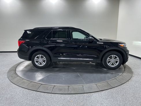 Certified 2023 Ford Explorer XLT w/ Equipment Group 202A image 6