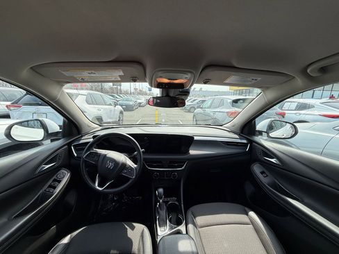 Used 2025 Buick Encore GX Preferred AWD/4WD image 32