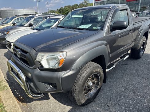 Used 2012 Toyota Tacoma 4x4 Regular Cab image 2