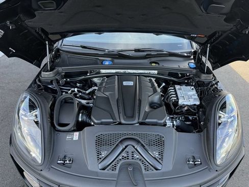 New 2025 Porsche Macan S image 28