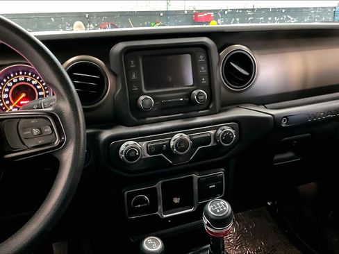 Used 2018 Jeep Wrangler Unlimited Sport image 9