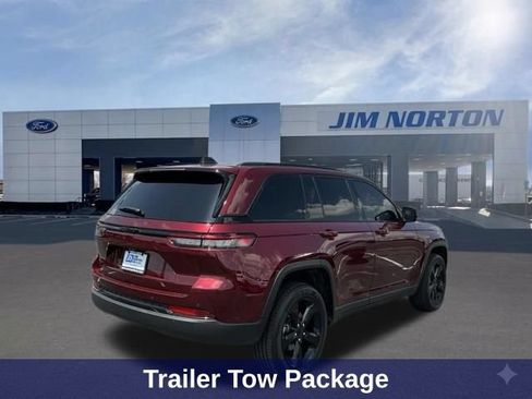 Used 2025 Jeep Grand Cherokee Altitude AWD/4WD image 4