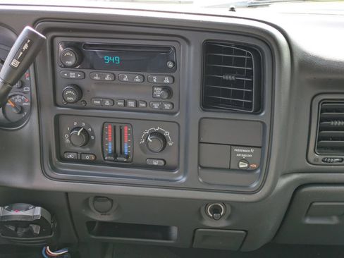 Used 2004 GMC Sierra 3500 SLE w/ Heavy-Duty Power Package RWD image 18