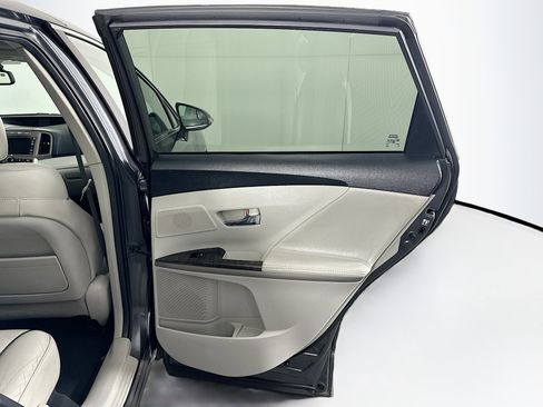 Used 2013 Toyota Venza Limited image 31