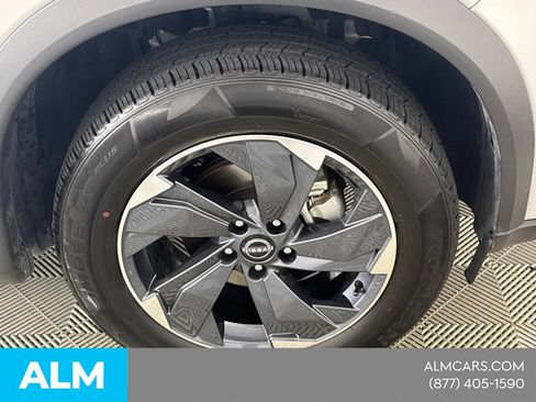 Used 2025 Nissan Rogue SV FWD image 16