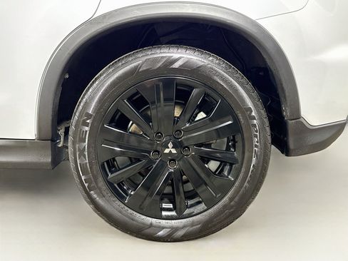 Used 2025 Mitsubishi Outlander Sport LE AWD/4WD image 27