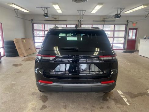 New 2026 Jeep Grand Cherokee Laredo image 12