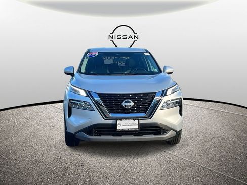 Used 2023 Nissan Rogue SV image 2