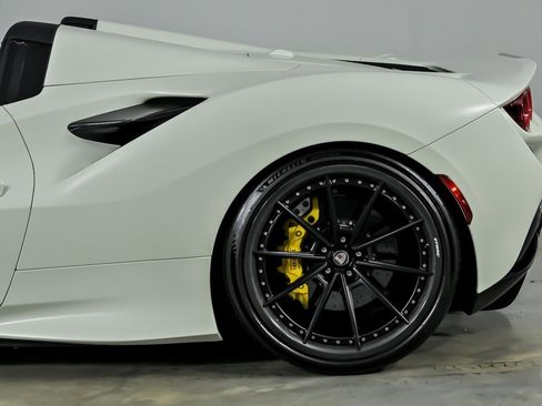 Used 2022 Ferrari F8 Tributo image 9