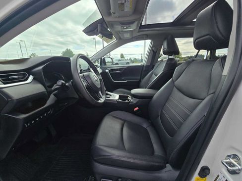 Used 2021 Toyota RAV4 Limited AWD/4WD image 21