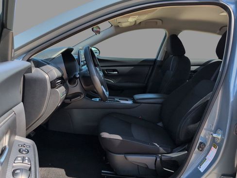 Used 2024 Nissan Sentra SV FWD image 15
