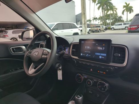 Used 2020 Hyundai Venue SE FWD image 28