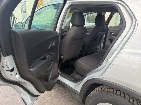 Used 2020 Chevrolet Trax LS FWD image 10