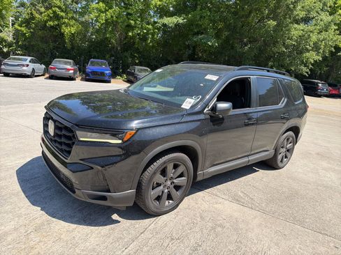 Used 2023 Honda Pilot Sport image 3